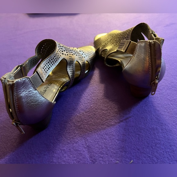 Gold sandals with small wedge heel.  Zips in back.  Size 8.5 - Picture 4 of 5